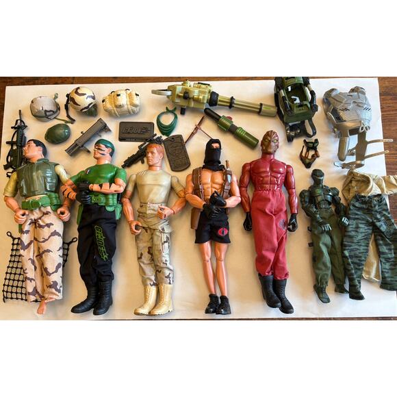 Large Vintage Lot of 25+ GI JOE Figurines and Accessories - Picture 1 of 8